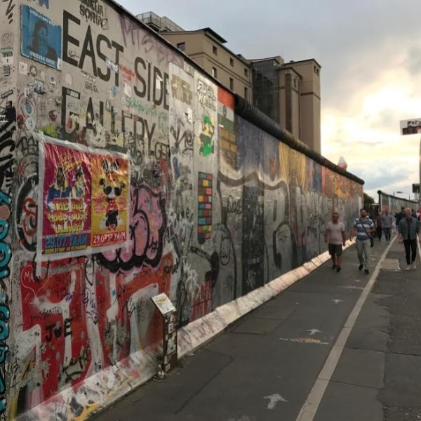 Берлин отпразднует 30-ю годовщину падения Берлинской стены фестивалем