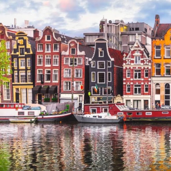 Амстердам снова увеличивает туристический налог