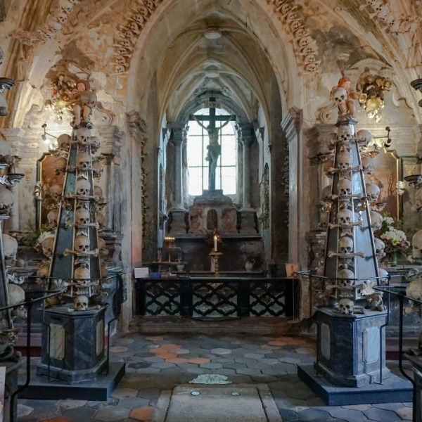 Делать селфи в знаменитой «церкви костей» Чехии будет запрещено