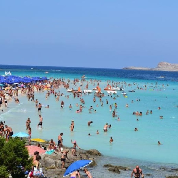 Отдых на популярном пляже Ла Пелоса станет платным