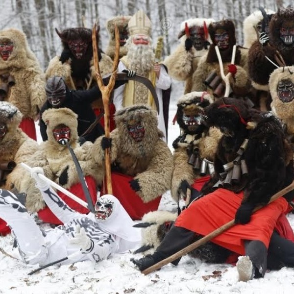 Рождественская традиция в Чехии: черные дьяволы vs непослушных ребятишек