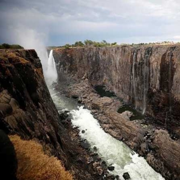 Водопад Виктория страдает от сильной засухи и почти исчез